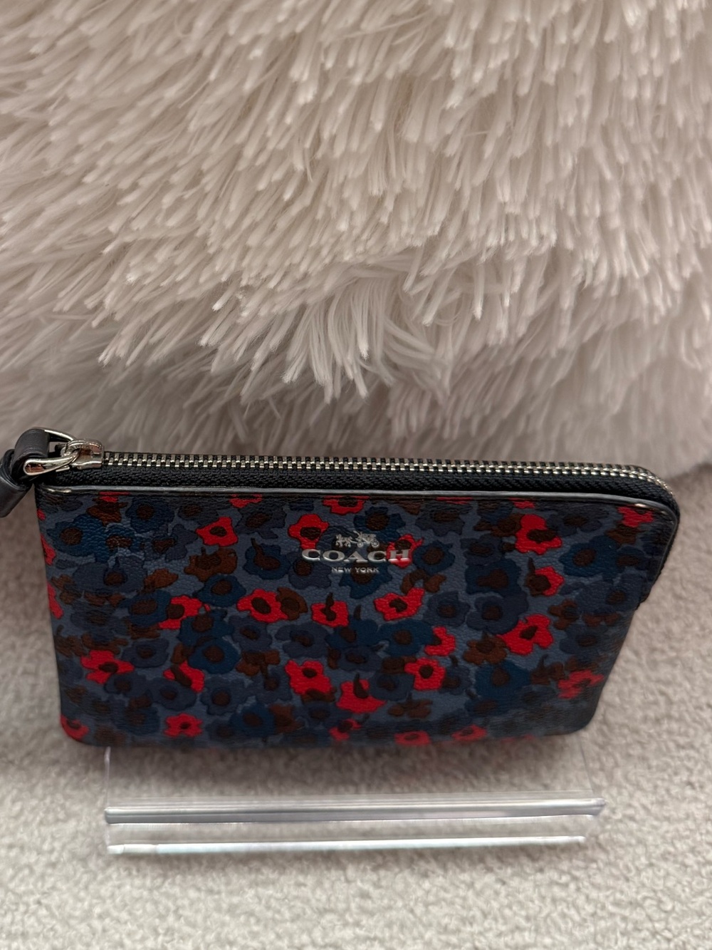 Coach Meadow Cluster Floral Corner Zip Wristlet NWOT - Picture 6 of 14
